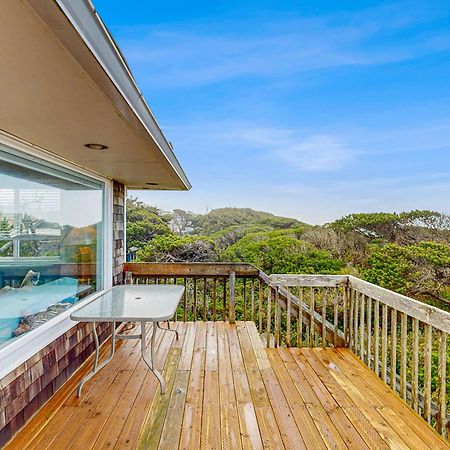 Villa Chris'S Oceanfront Getaway Rockaway Beach Esterno foto