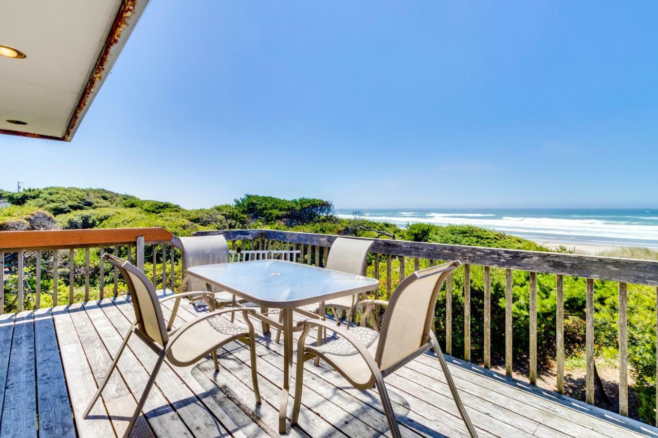 Villa Chris'S Oceanfront Getaway Rockaway Beach Esterno foto